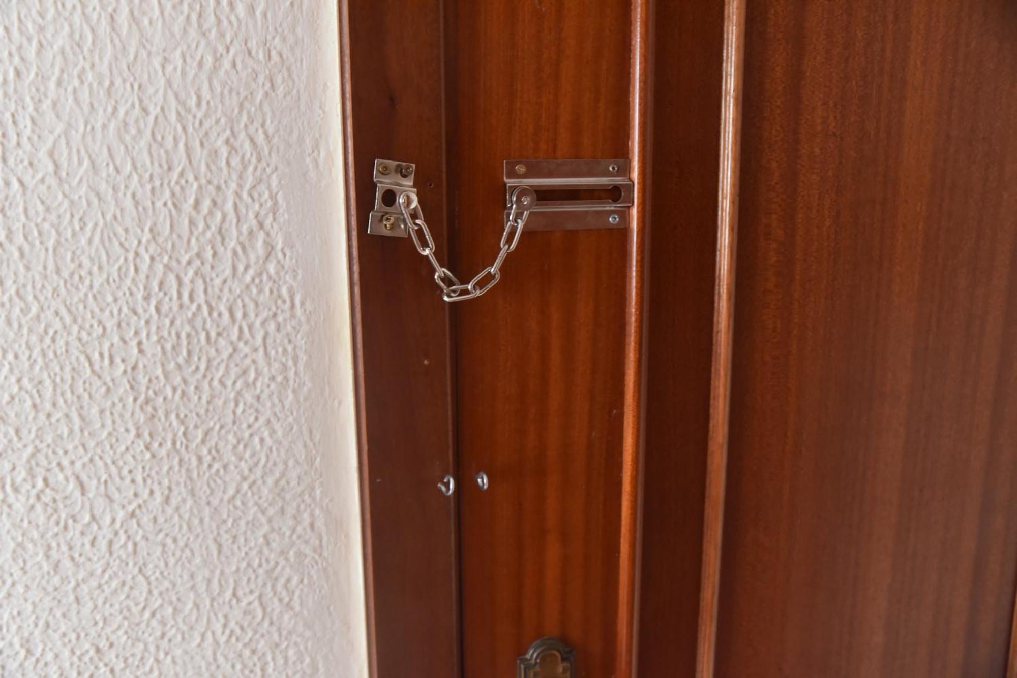 Grosses Modernes Zimmer "Silber" Fuer 2 Personen Und Katzenliebhaber Valenza Esterno foto