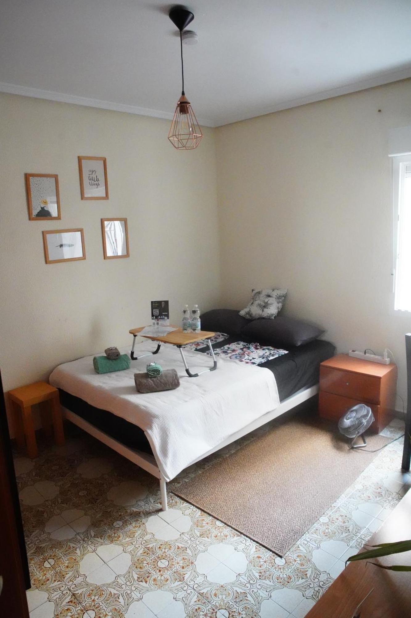 Grosses Modernes Zimmer "Silber" Fuer 2 Personen Und Katzenliebhaber Valenza Esterno foto